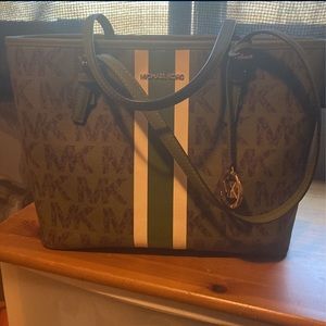 Michael kors jet set tote bag